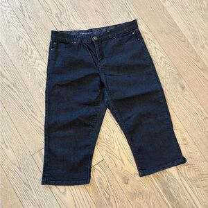Reitmans NWOT Deep Indigo Capri Jeans
